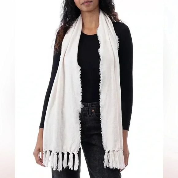 NWT Style & Co
Women's Fringe-Trim Chenille Scarf IVORY - Picture 3 of 4